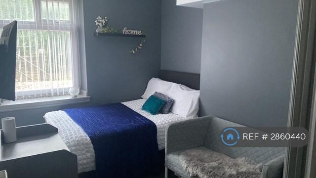 Room Bankfield Road in Kirklees