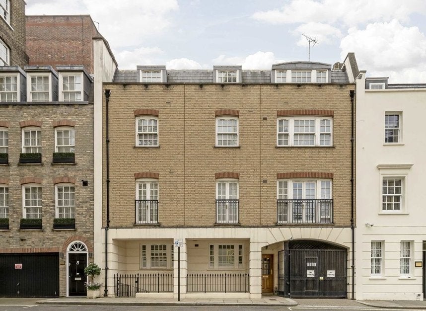 Flat Blackburne's Mews in City of Westminster