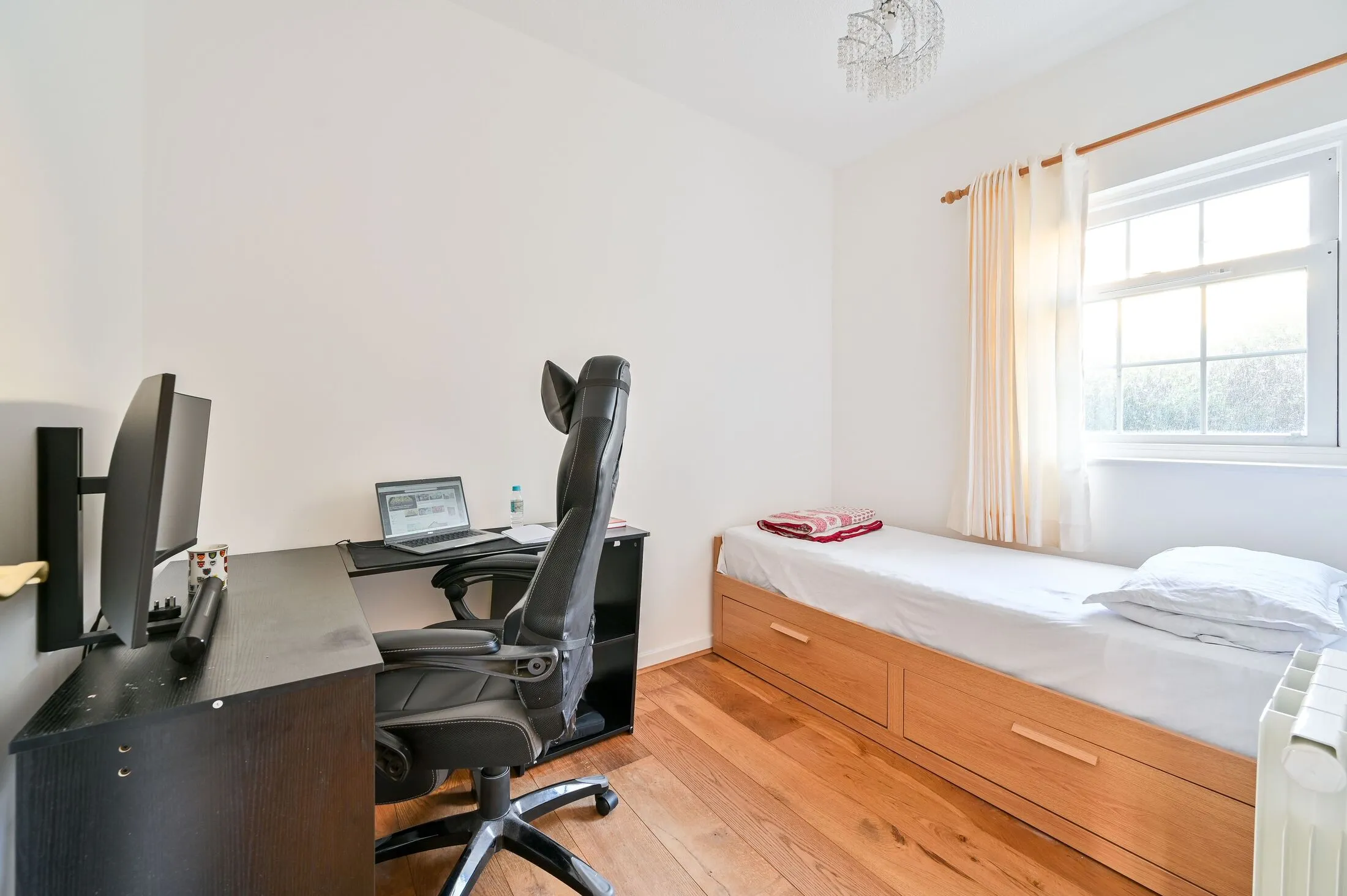 Flat Rotherhithe Street in Greater London