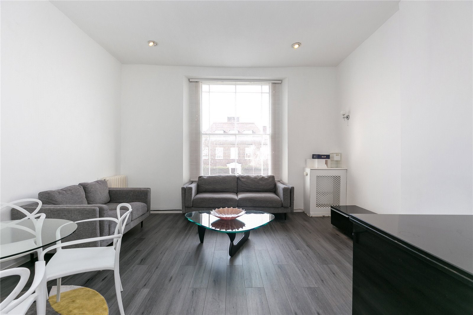 Flat Loudoun Road in City of Westminster
