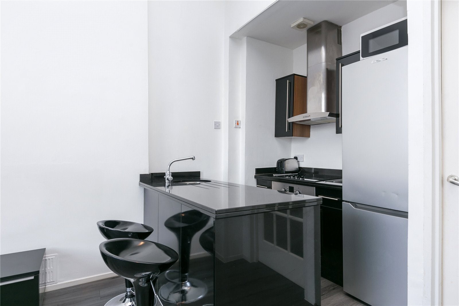 Flat Loudoun Road in City of Westminster