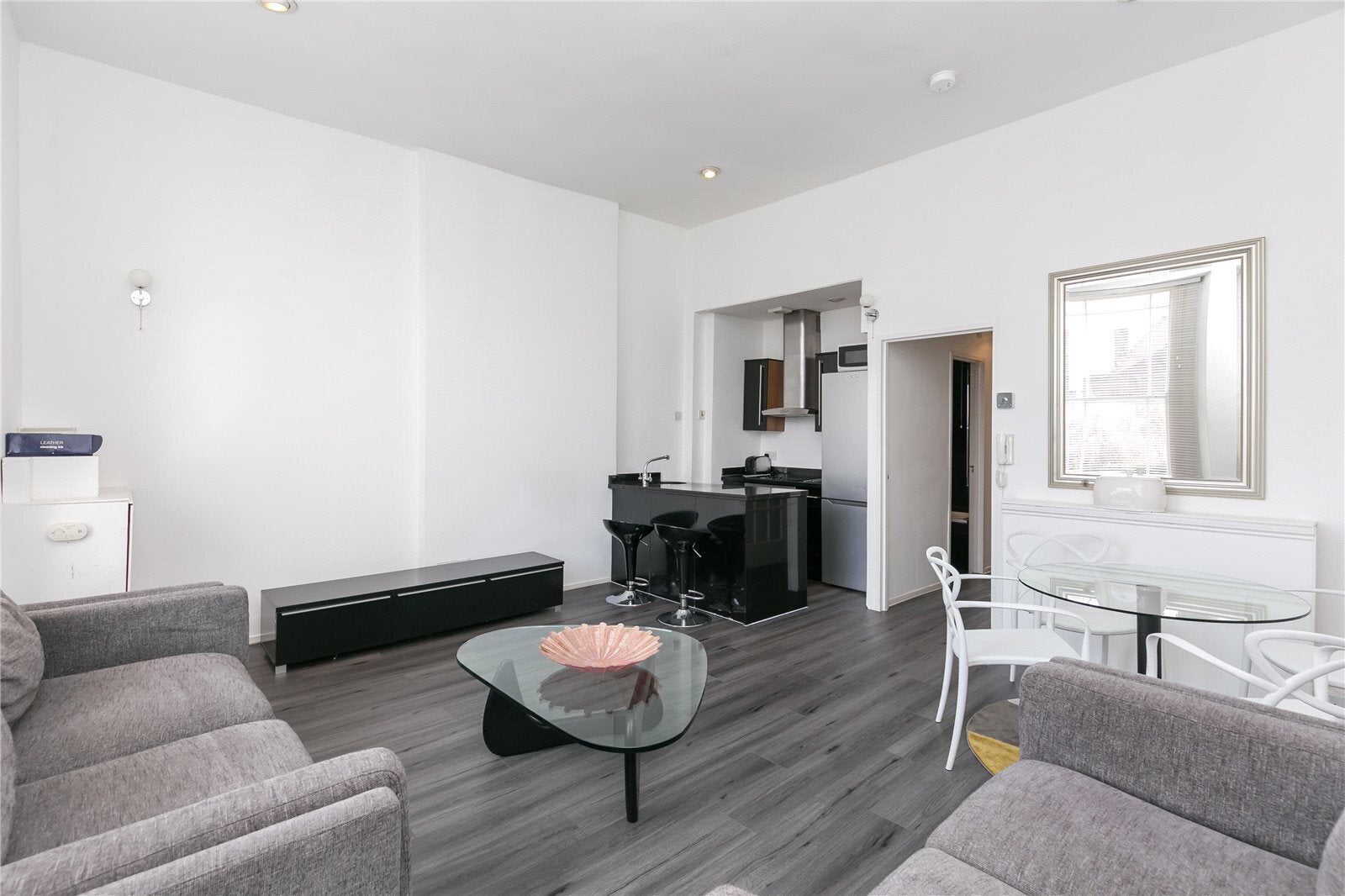 Flat Loudoun Road in City of Westminster