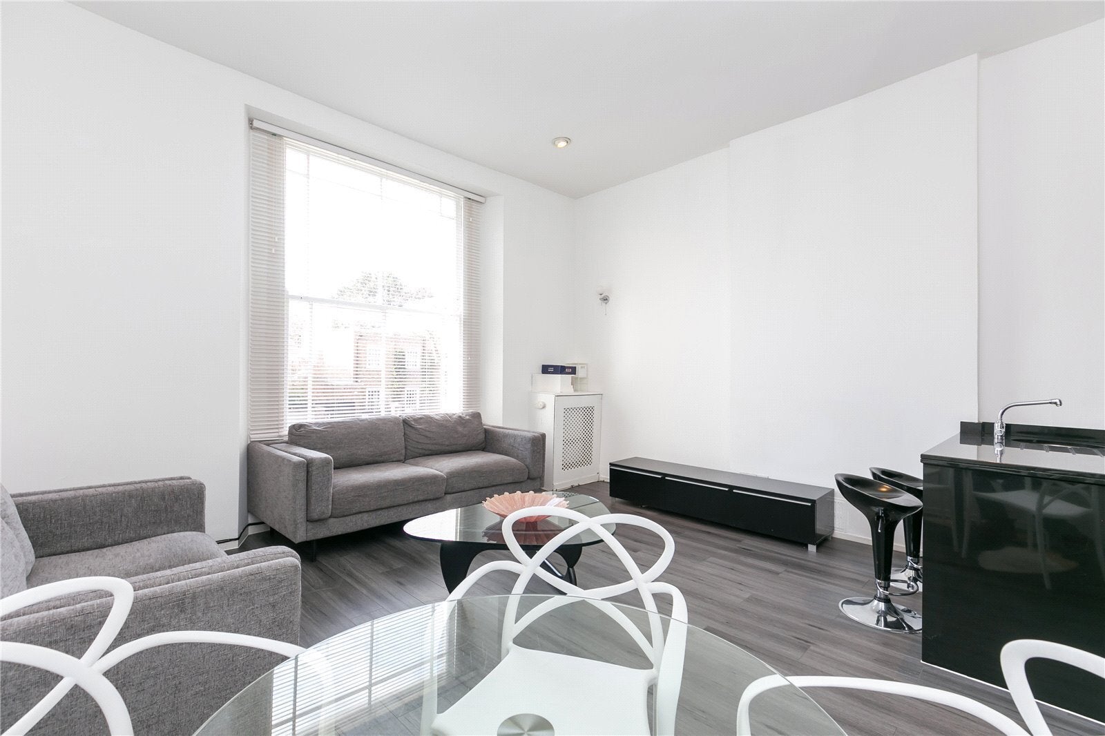 Flat Loudoun Road in City of Westminster