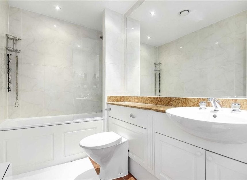 Flat Point W Access Road in Greater London