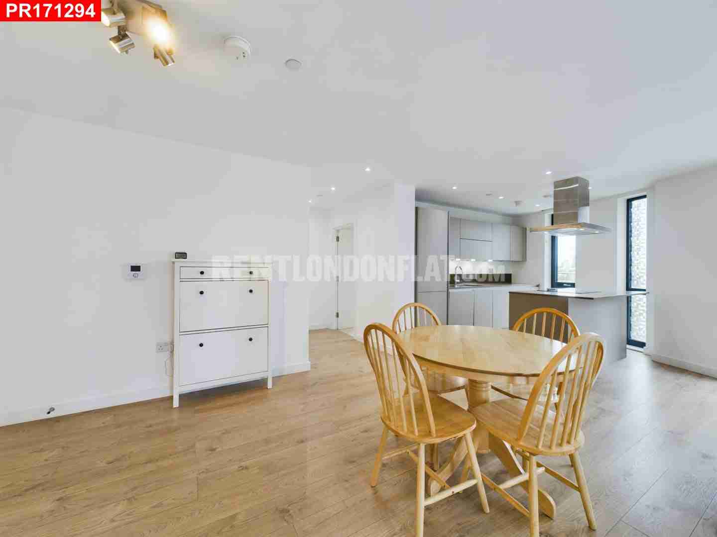 Flat Williamsburg Plaza in Greater London