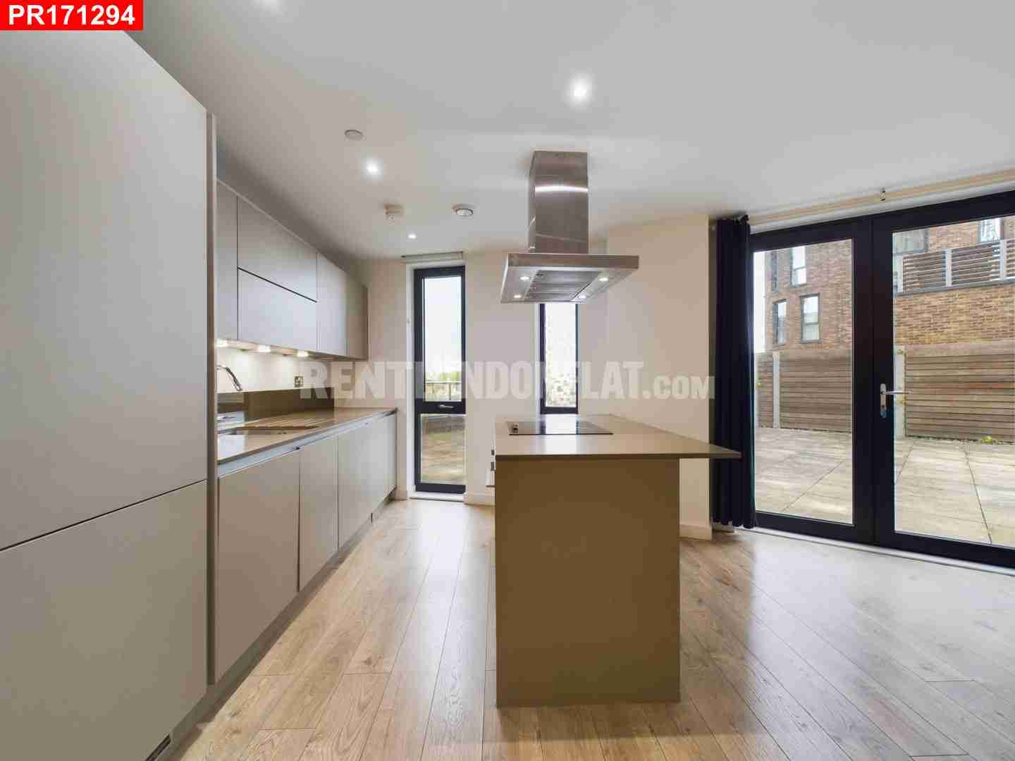 Flat Williamsburg Plaza in Greater London