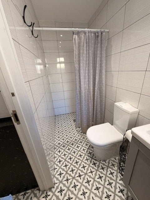 Room Worple Road in Greater London