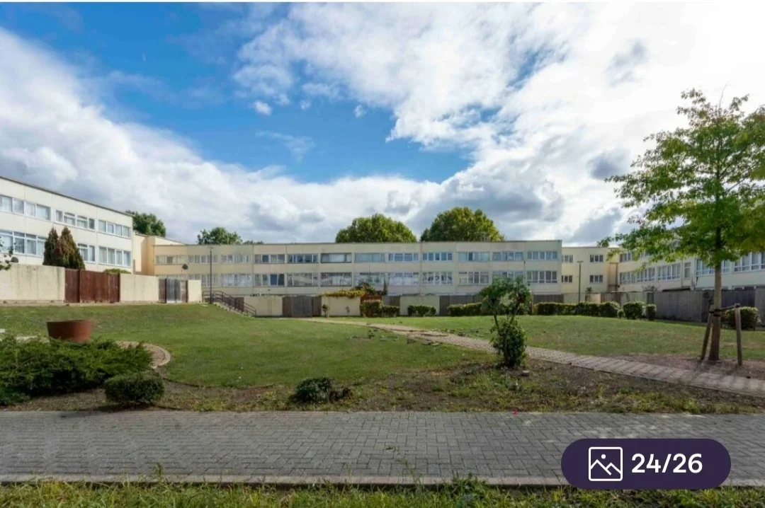 House Cheshire Close in Greater London