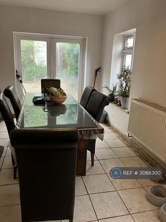 Room Le Marchant Road in Surrey Heath