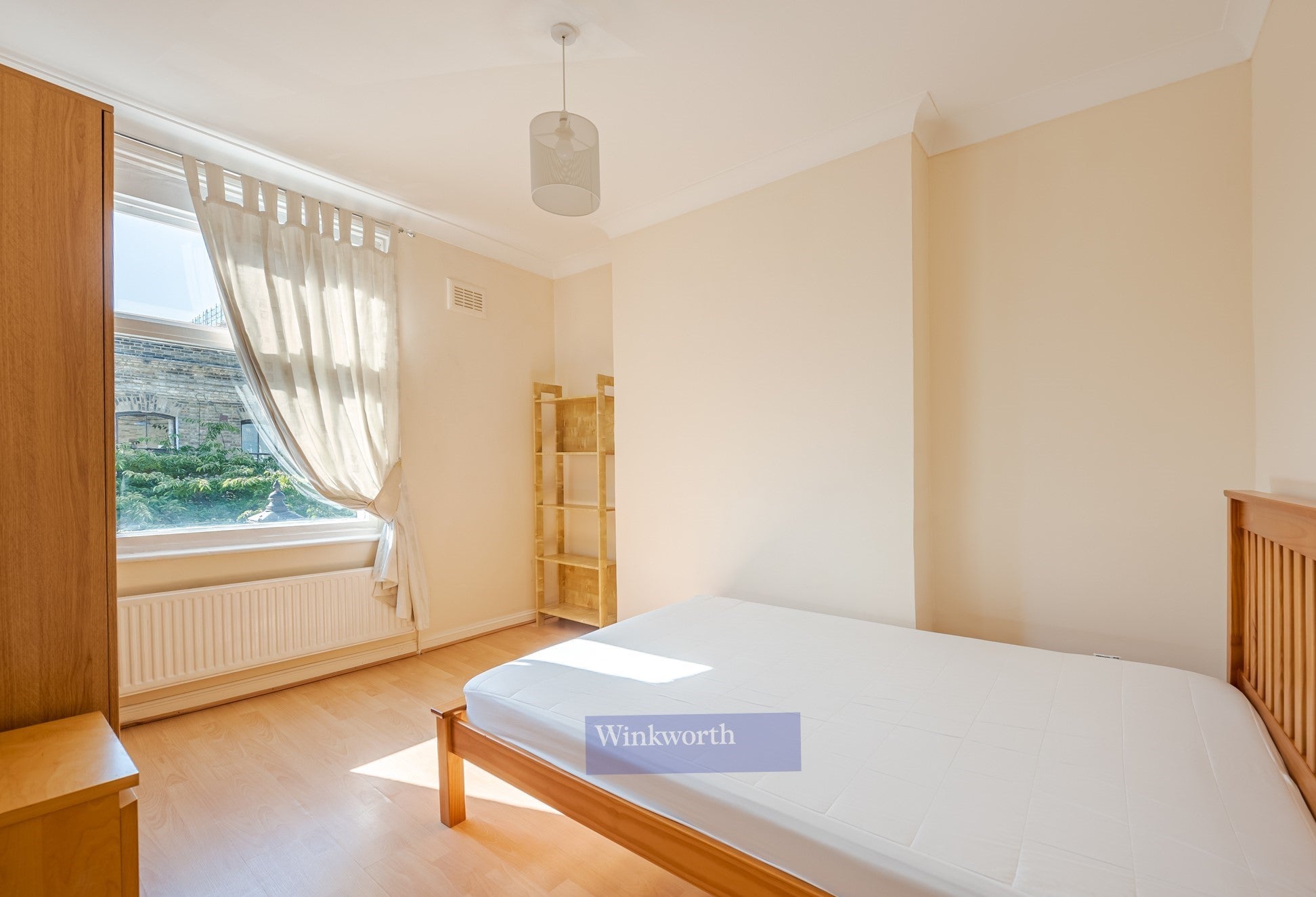 Flat Fielding Street in Greater London