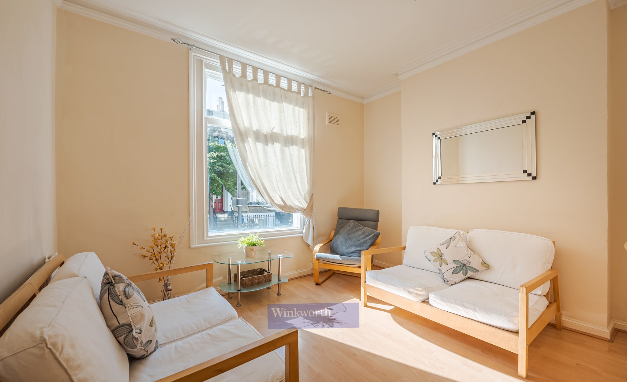 Flat Fielding Street in Greater London