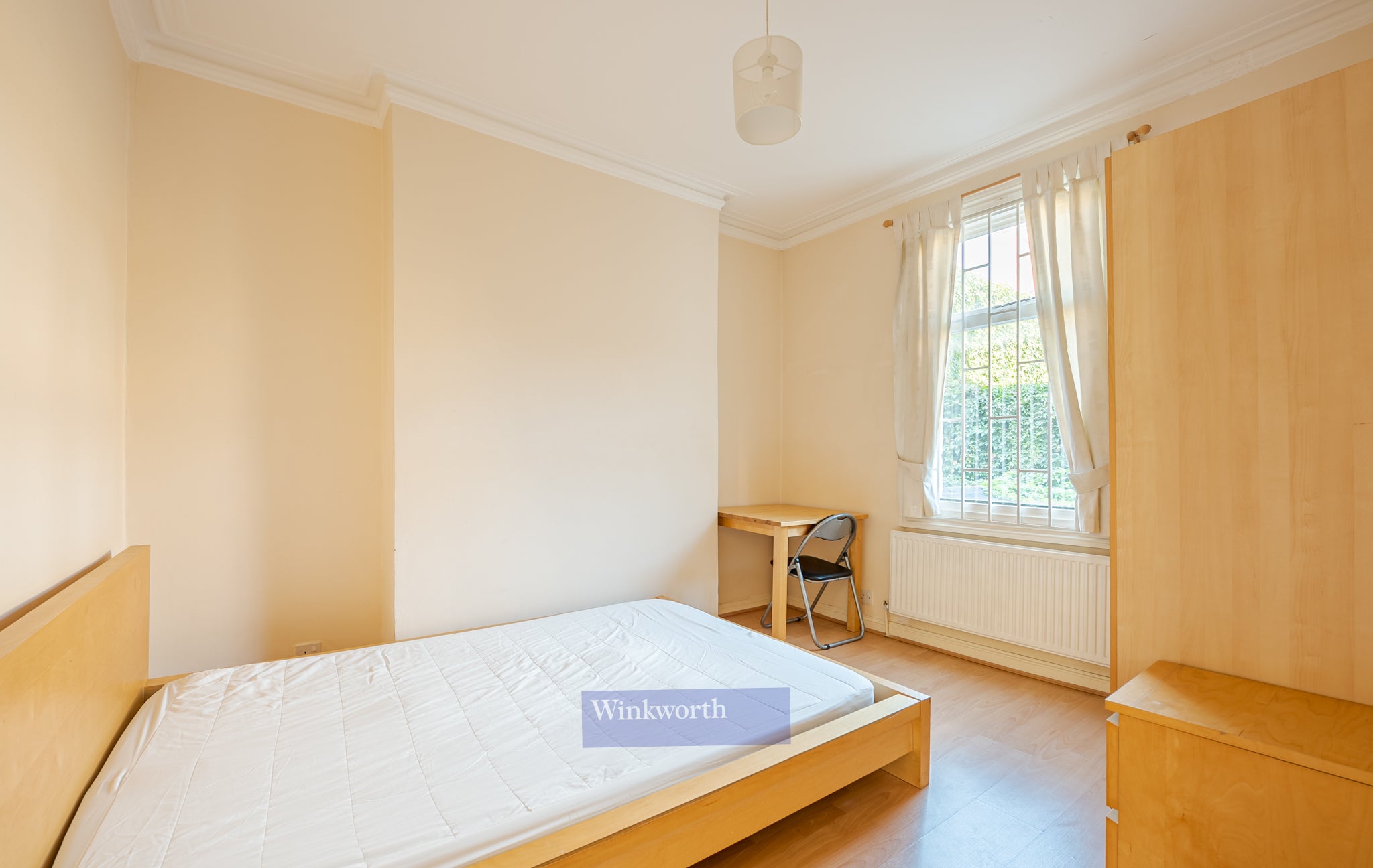 Flat Fielding Street in Greater London