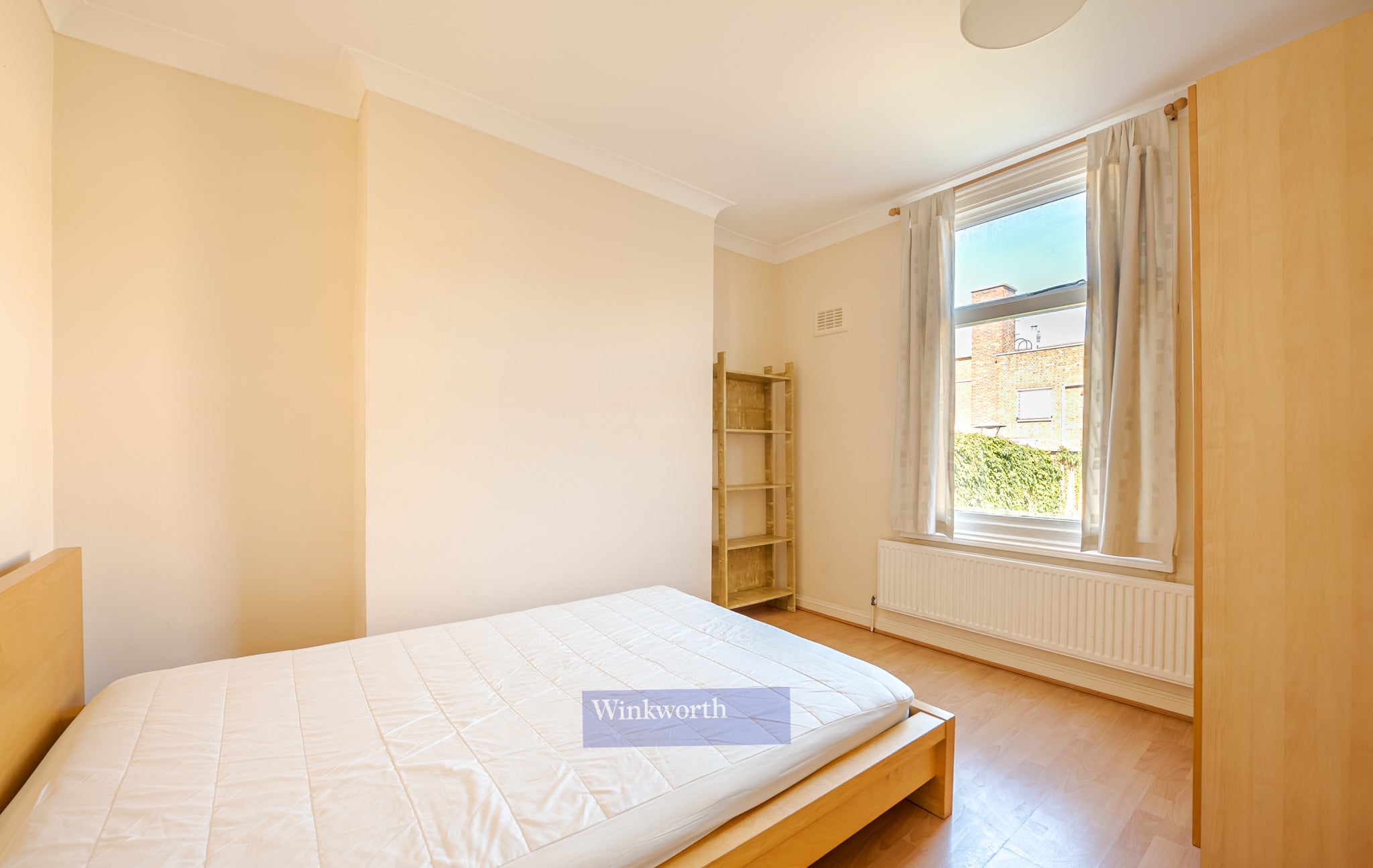 Flat Fielding Street in Greater London