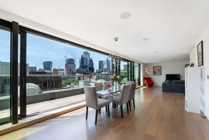 Flat Bridle Mews in Greater London