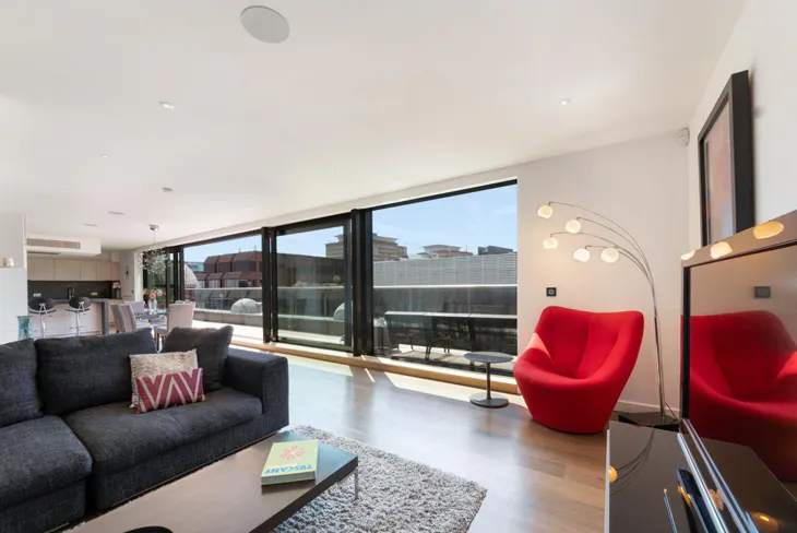Flat Bridle Mews in Greater London