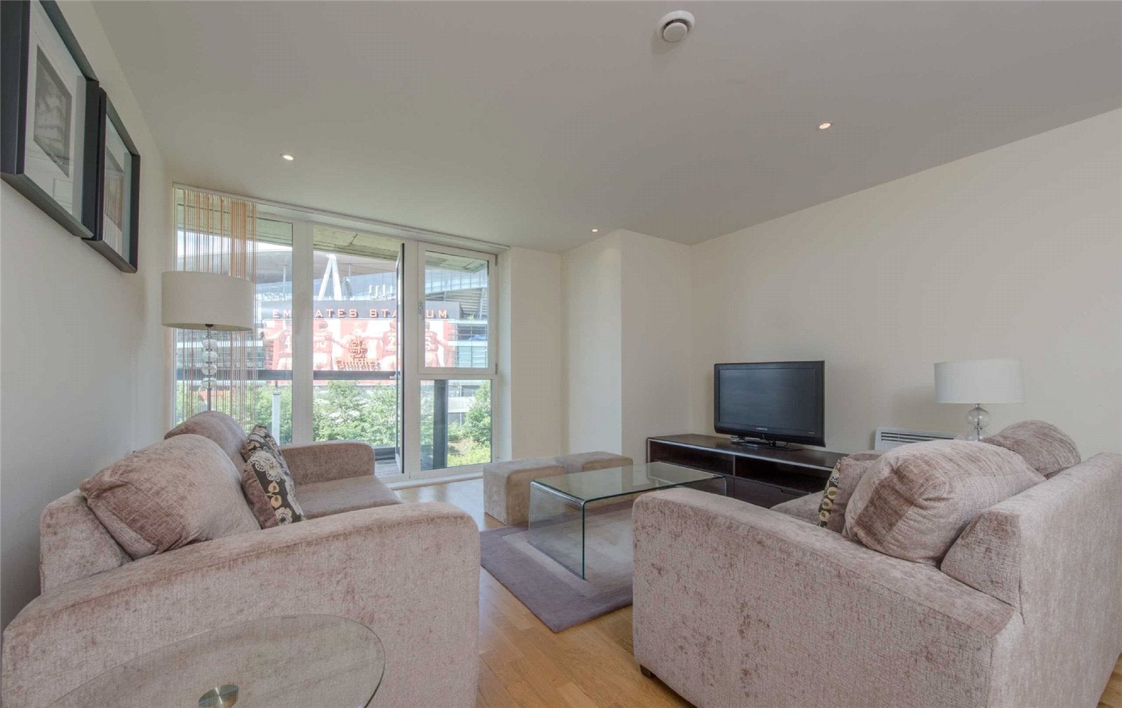 Flat Drayton Park in Greater London