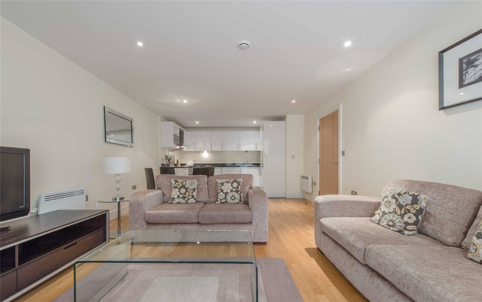 Flat Drayton Park in Greater London