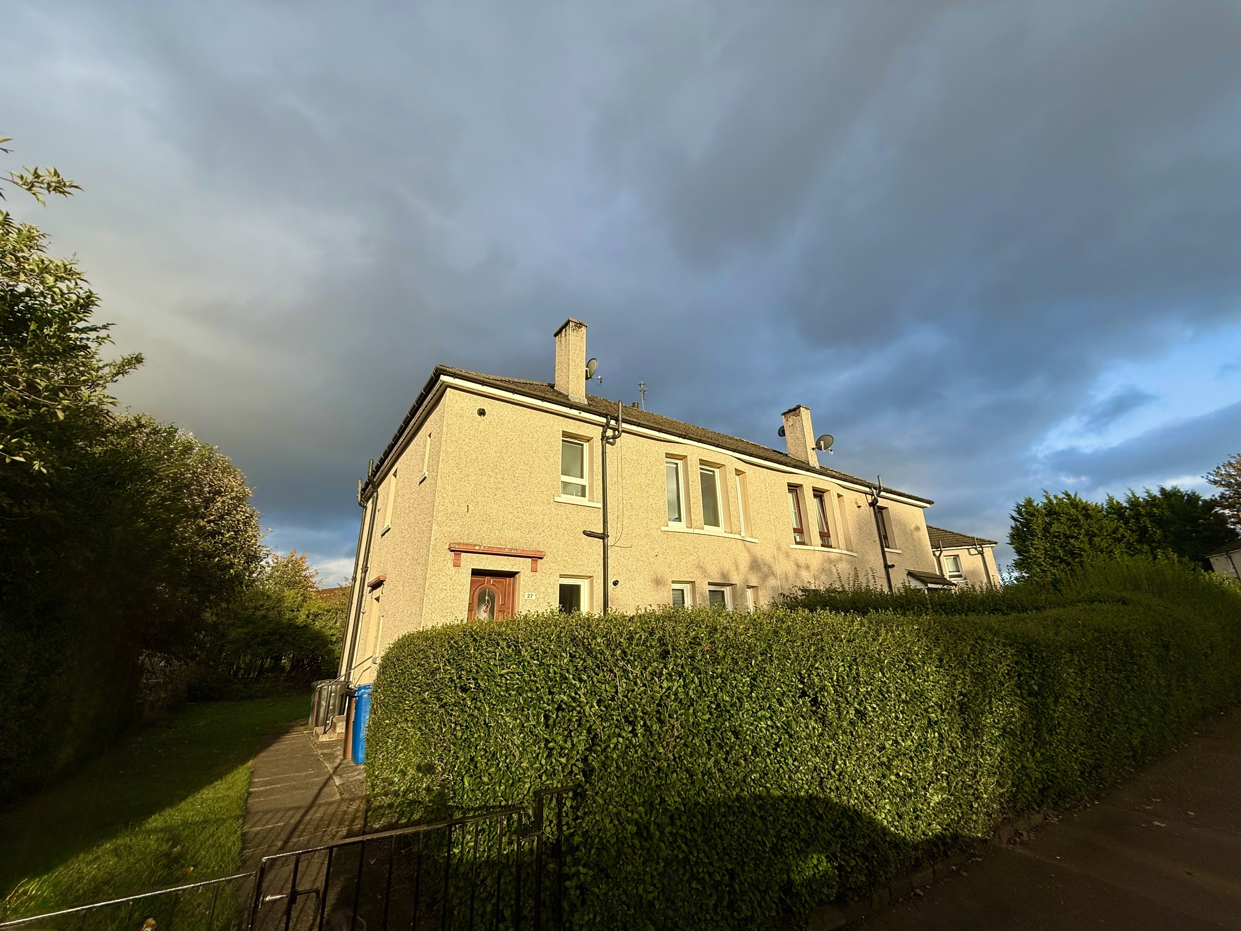 Flat Murrayfield Street in Glasgow