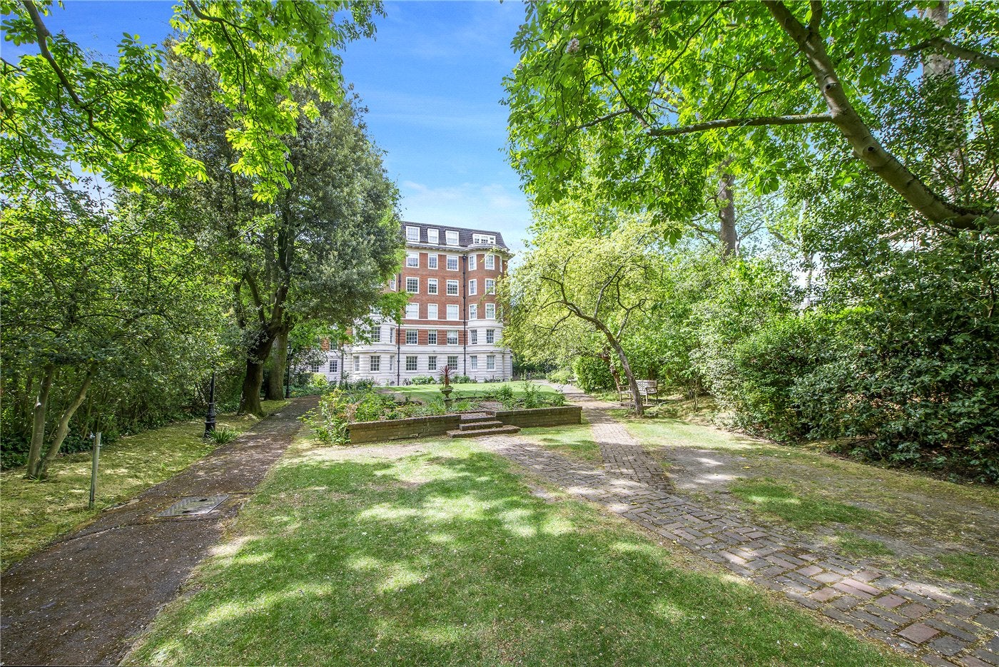 Flat Park Road in City of Westminster