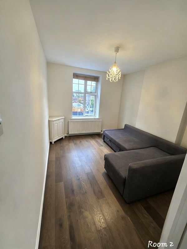 Room Ashfield Parade in Greater London
