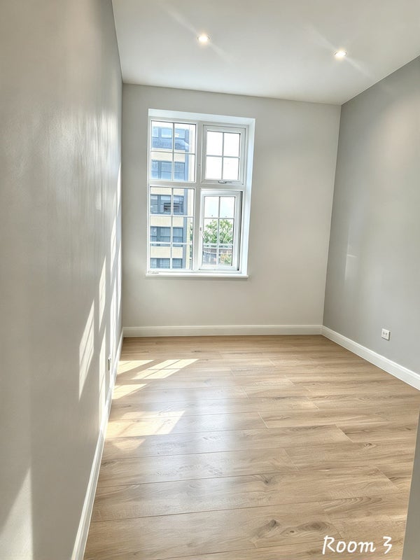 Room Ashfield Parade in Greater London
