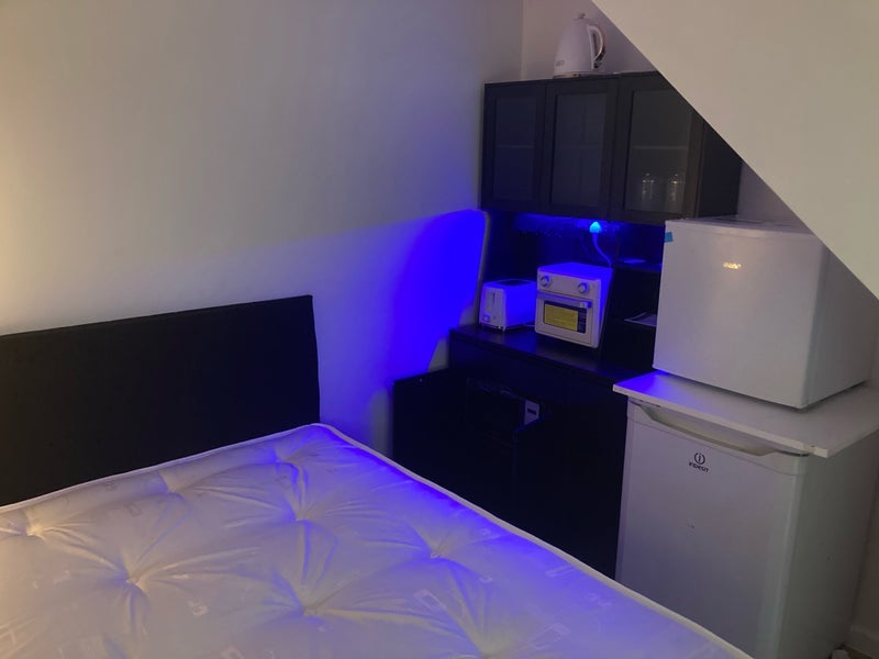 Room Jackson Road in Crawley