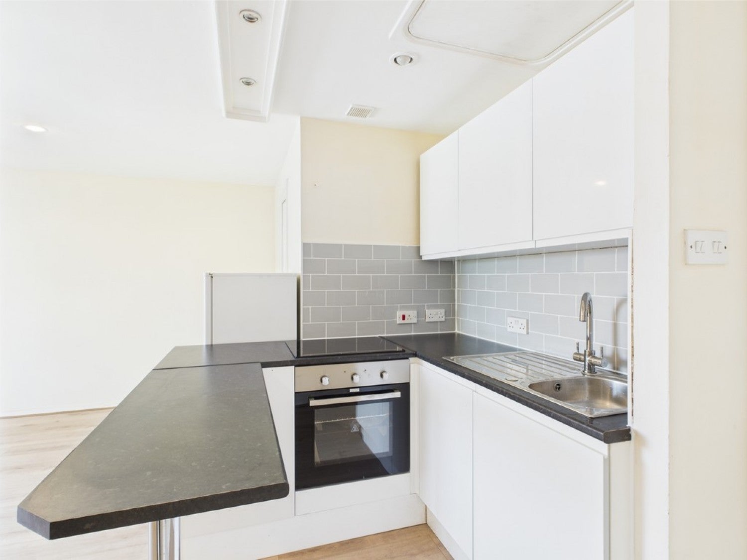 Flat Maunsell Park in Crawley