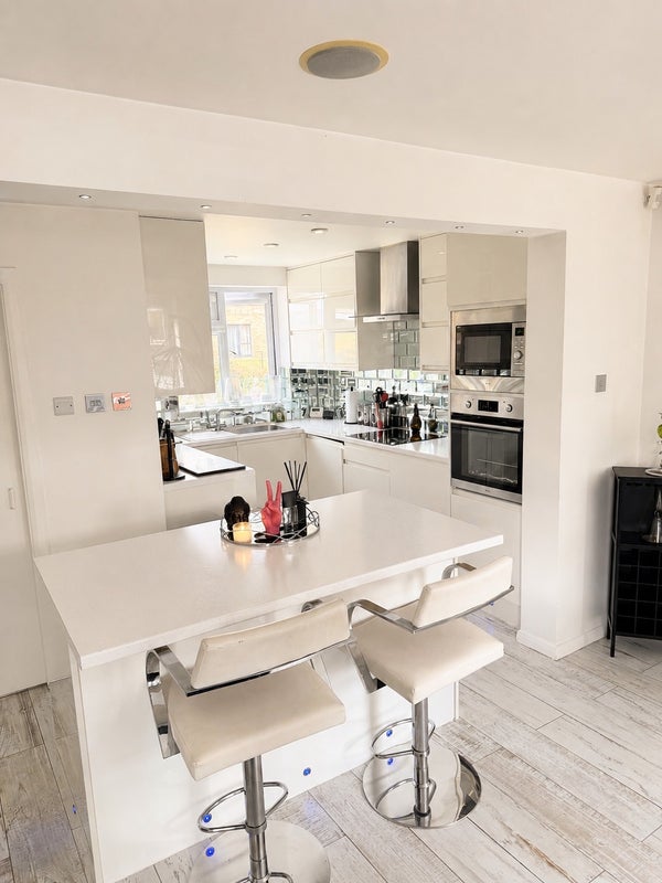 Room Risbury Walk in Manchester