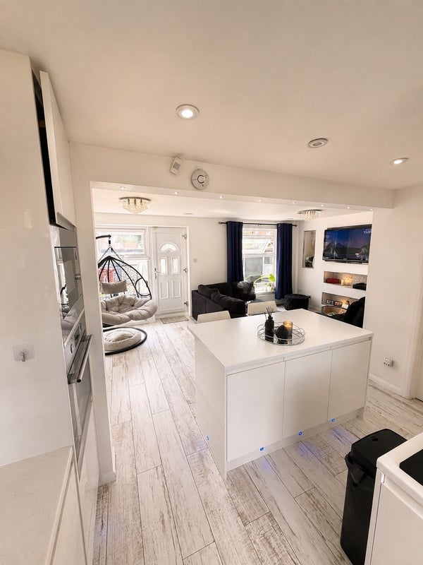 Room Risbury Walk in Manchester