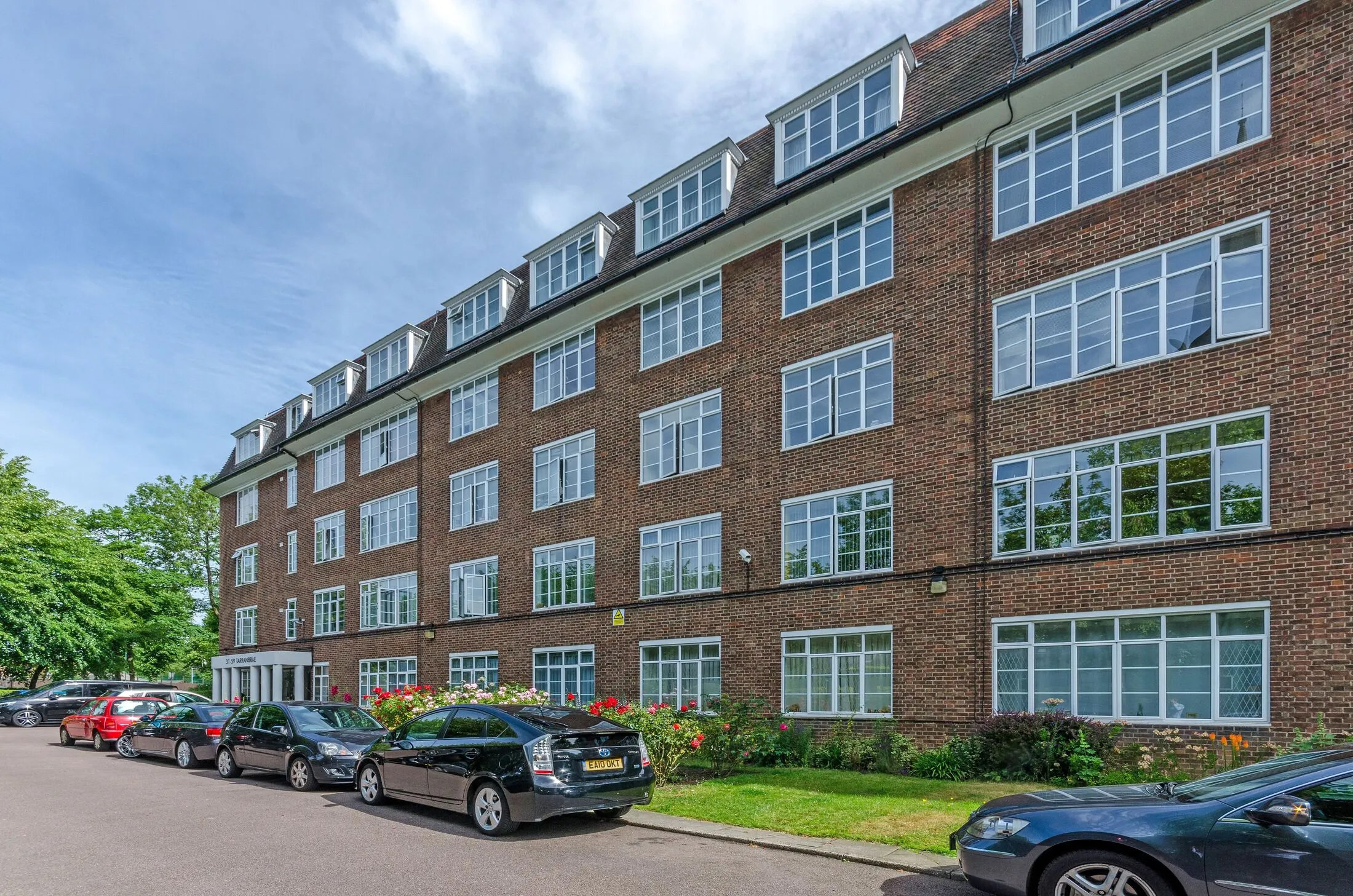 Flat Willesden Lane in Greater London