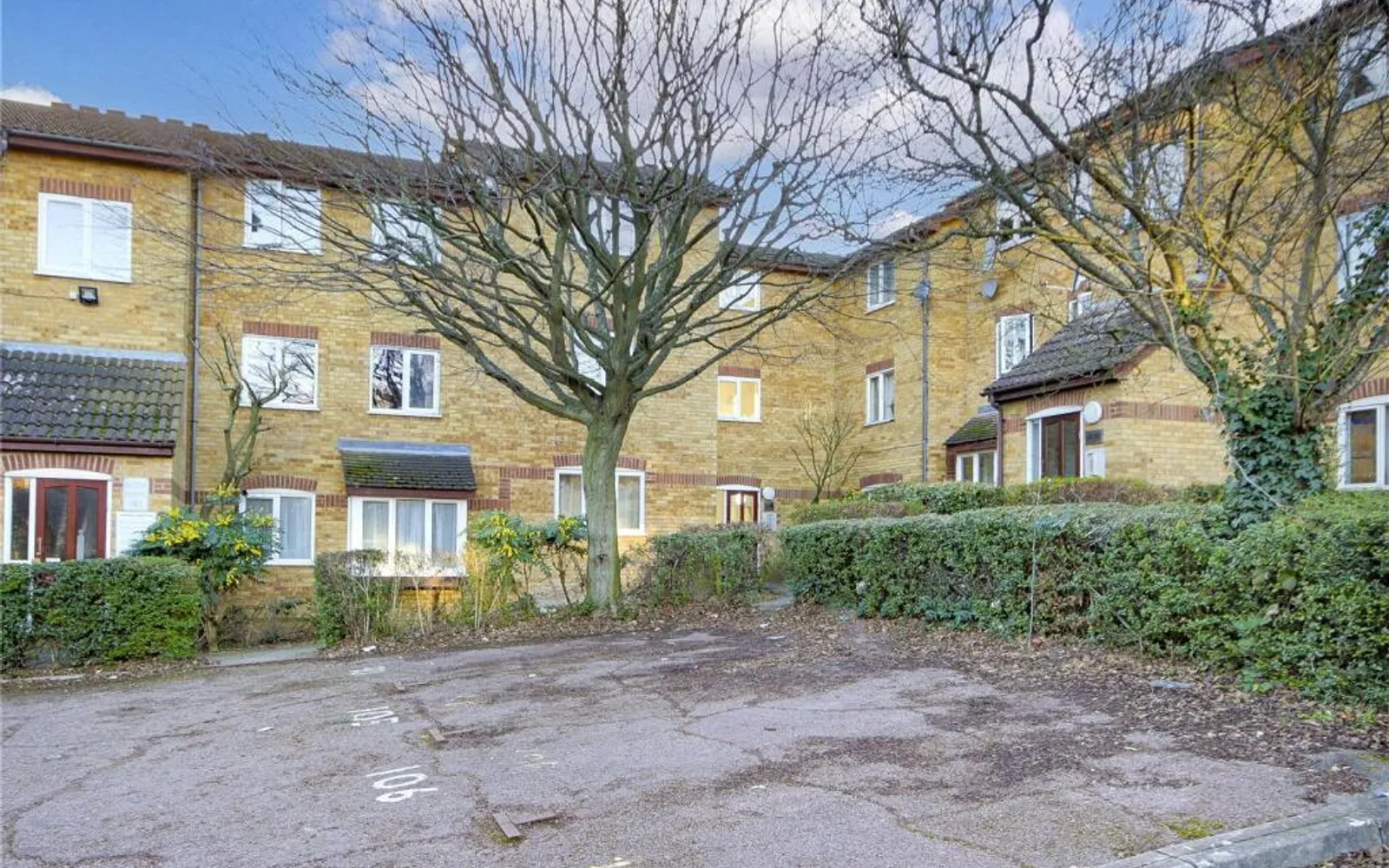 Flat Greenway Close in Greater London