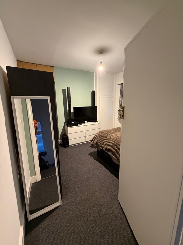Room Burgess Avenue in Greater London