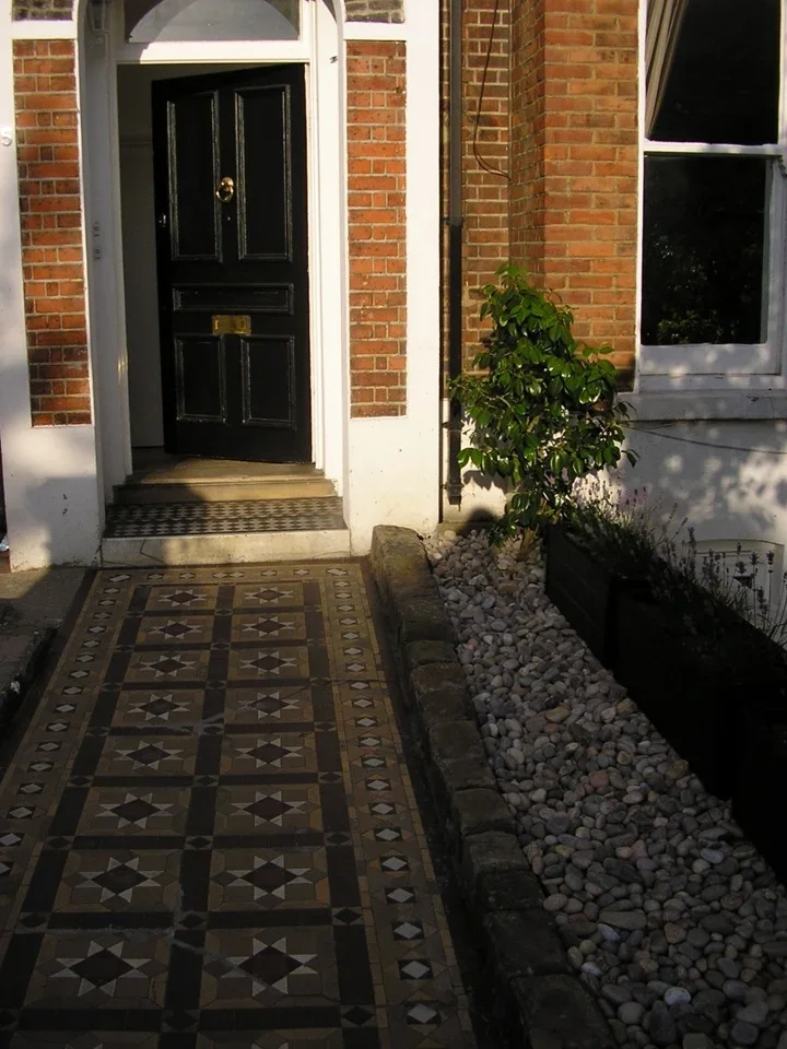 Flat Knatchbull Road in Greater London