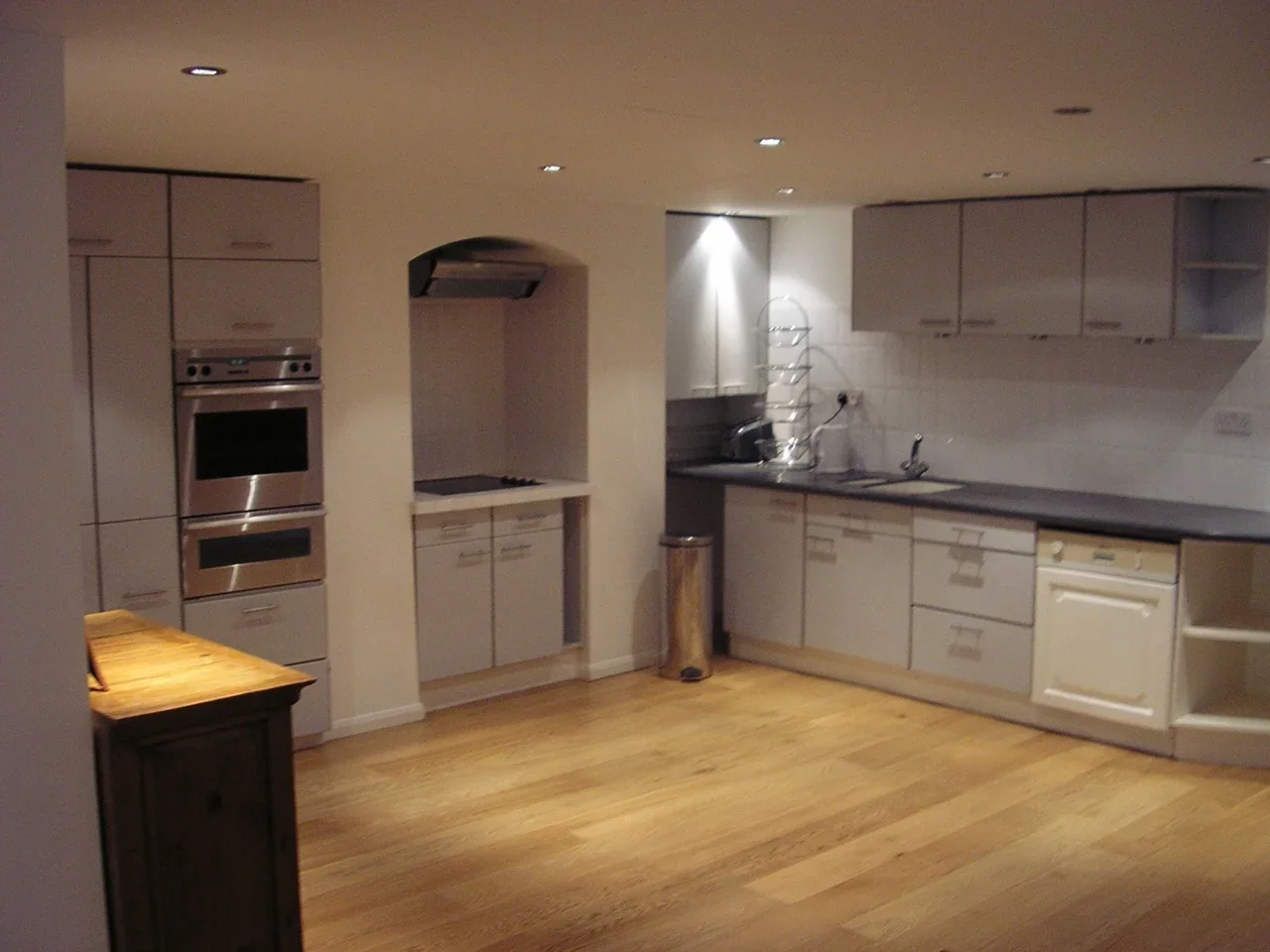 Flat Knatchbull Road in Greater London