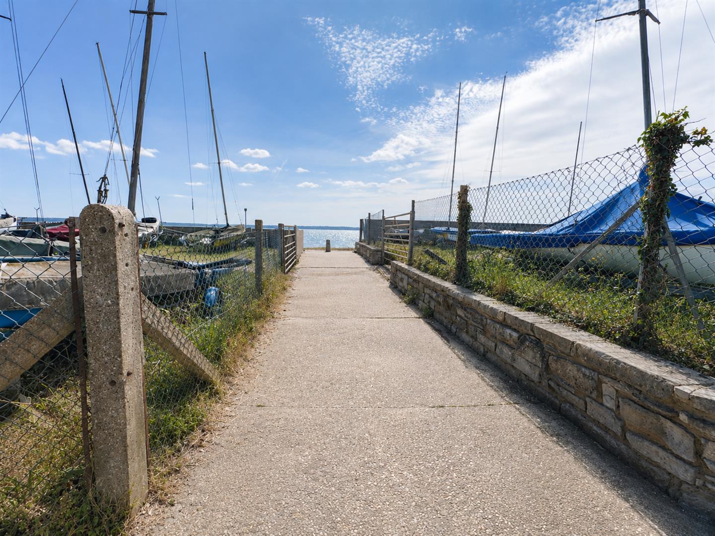 Flat Queens Road in Lee-on-the-Solent