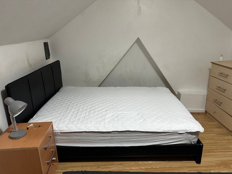 Room Wigston Road in Greater London