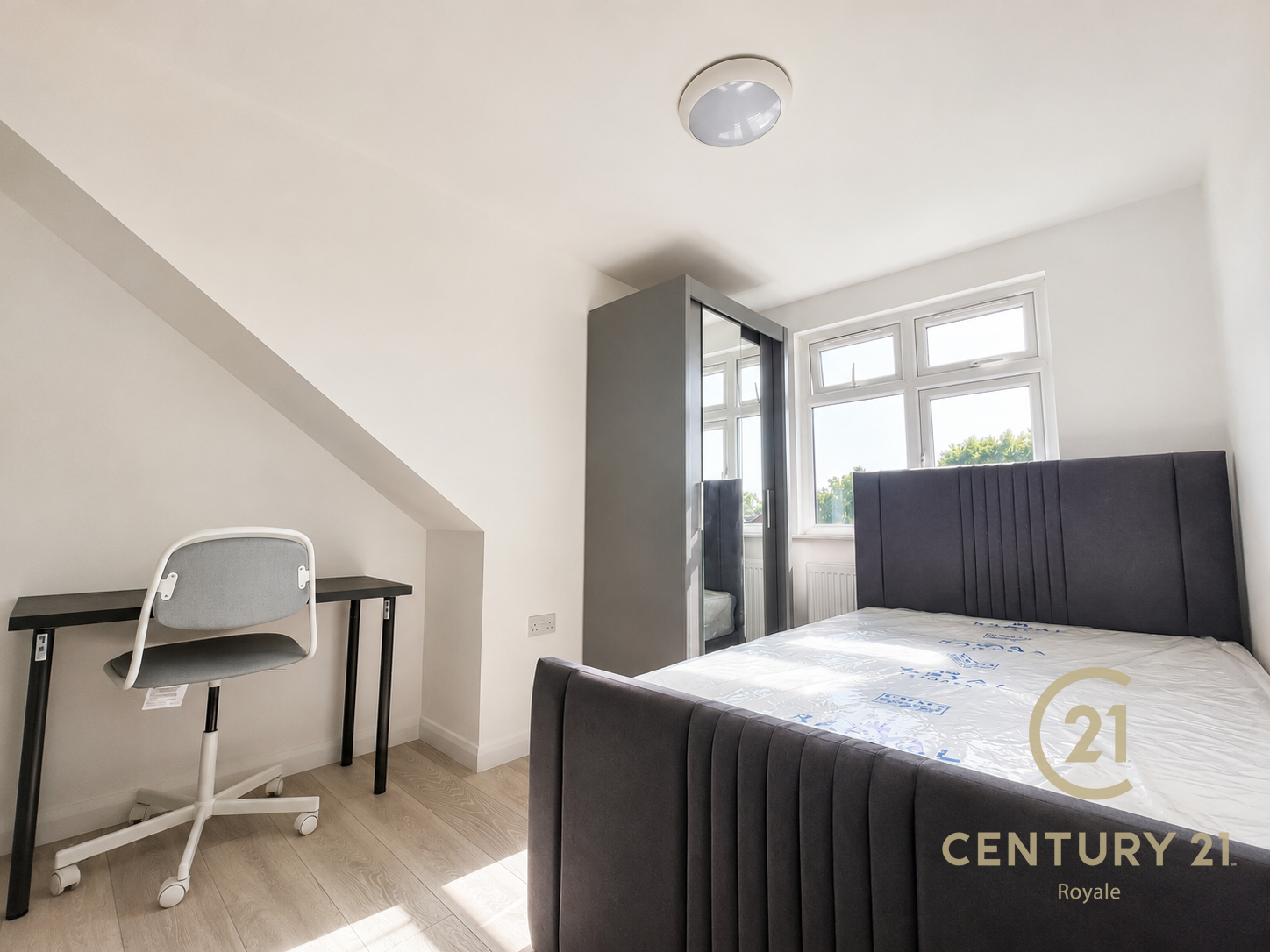 Room Surbiton Road in Greater London