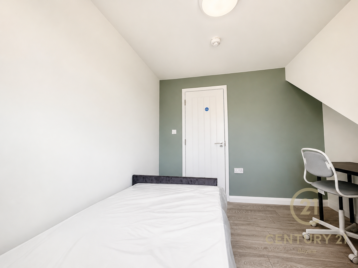 Room Surbiton Road in Greater London