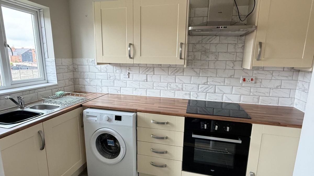 Room Circuit Close in Willenhall