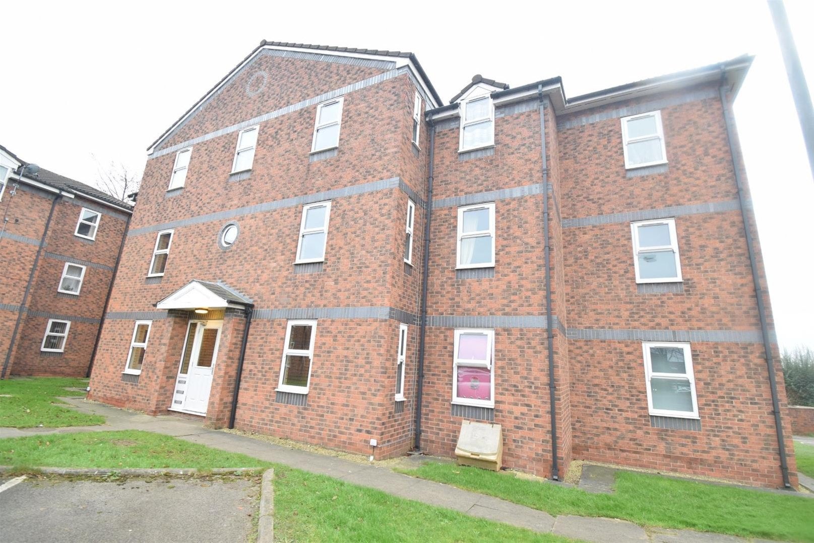 Flat Howden Way in Wakefield