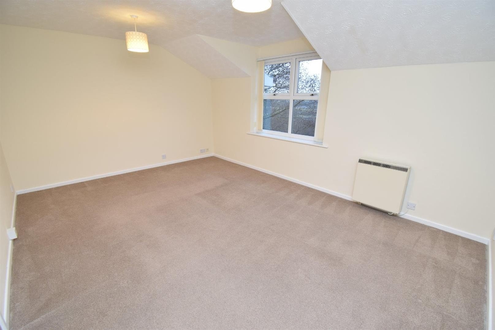 Flat Howden Way in Wakefield