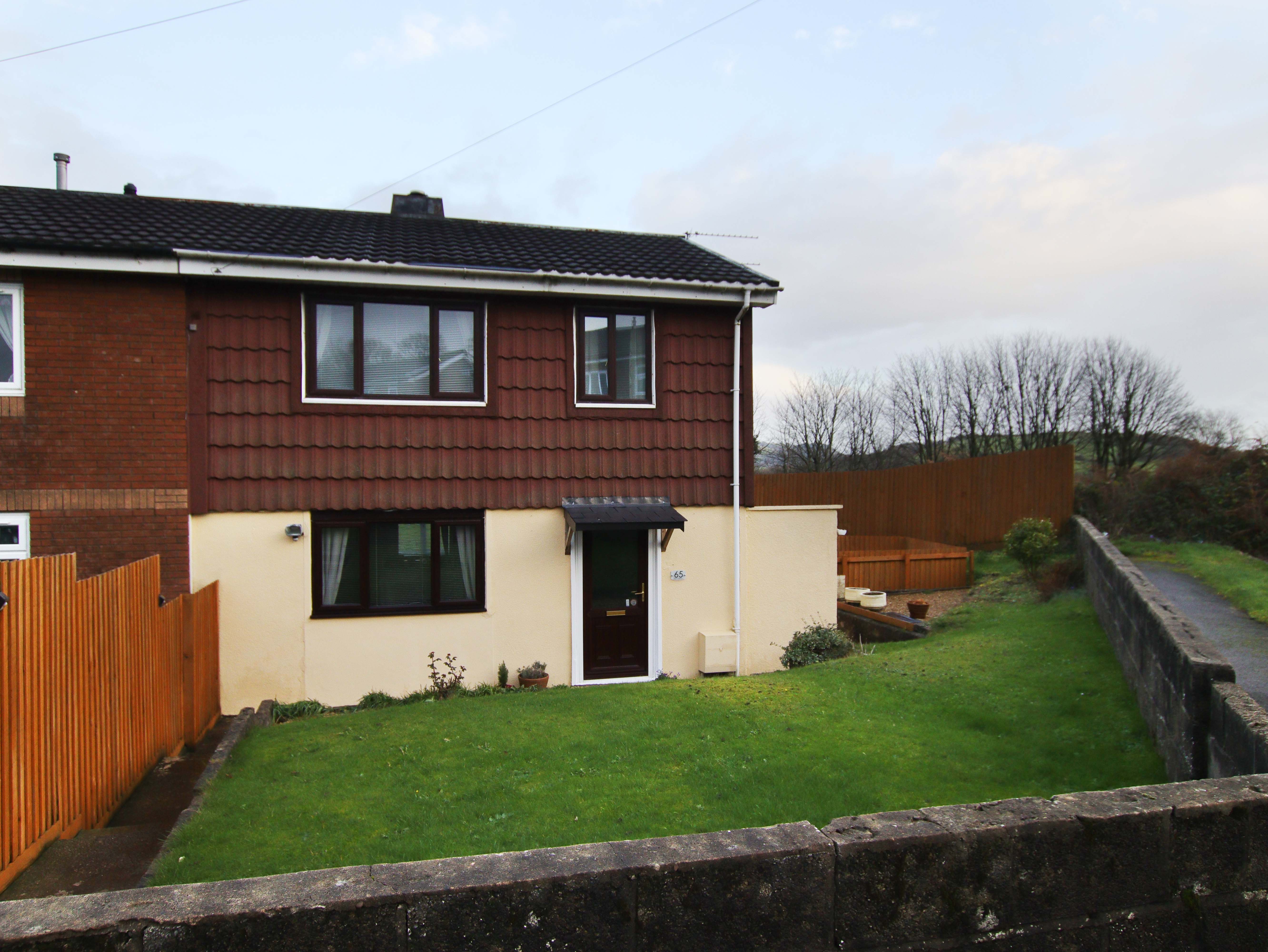 House Dan Caerlan in Llantrisant