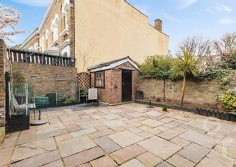 Flat Prince of Wales Road in Greater London