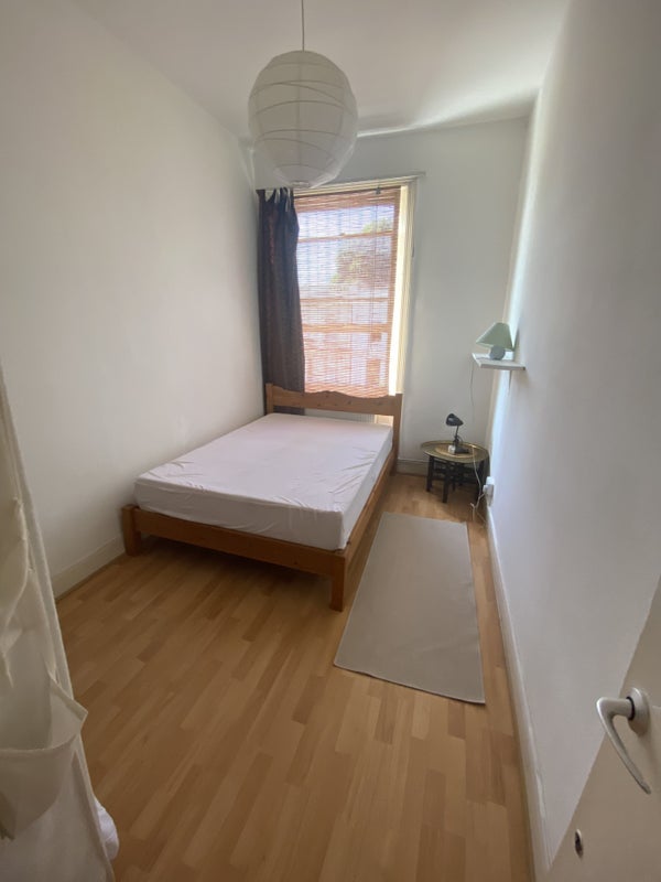 Room Holland Road in Greater London