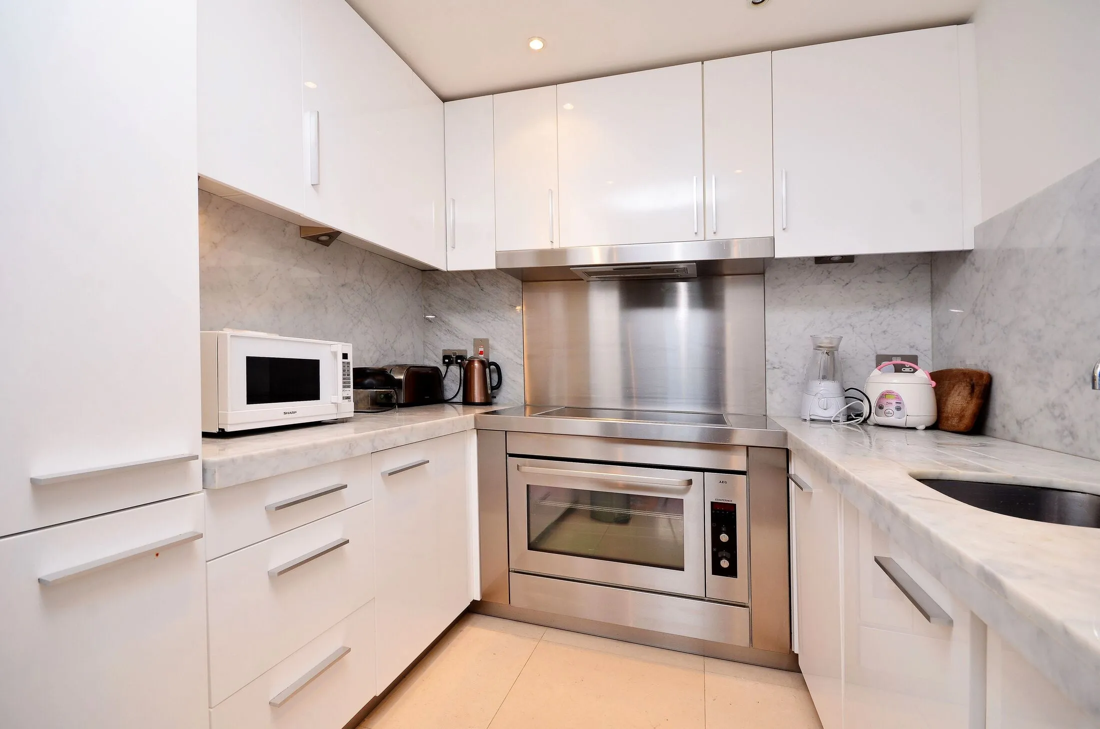 Flat Fairmont Avenue in Greater London