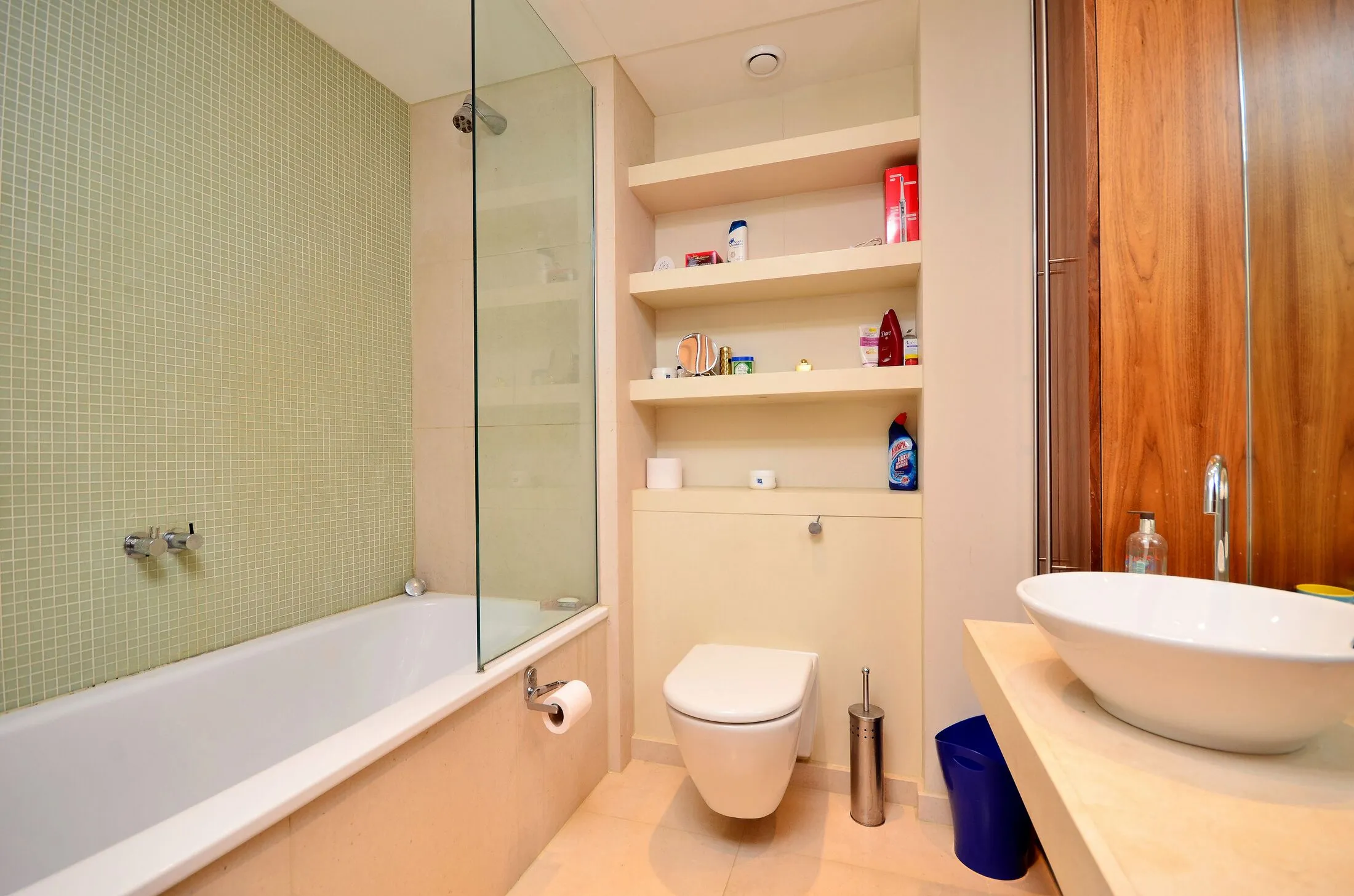 Flat Fairmont Avenue in Greater London