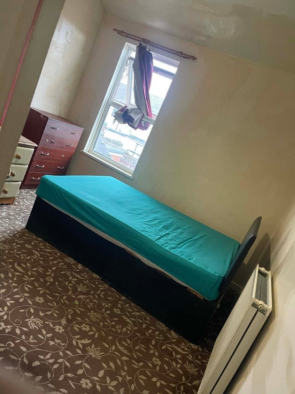 Room Primrose Avenue in Birmingham