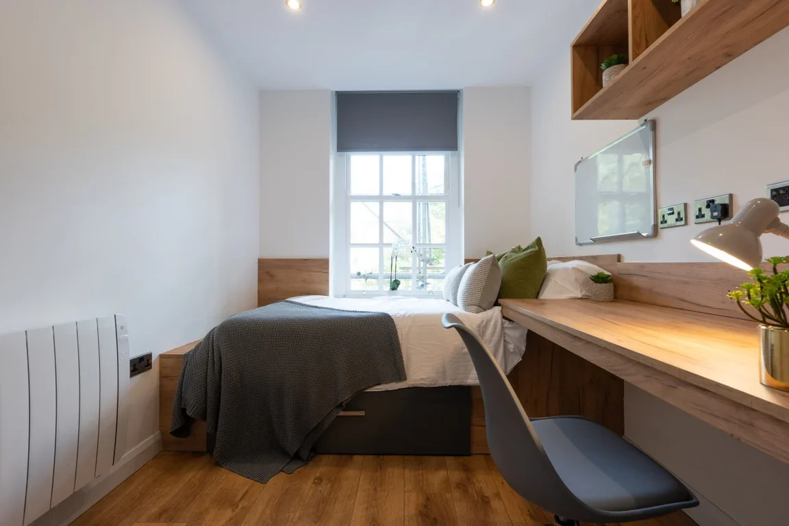 Flat Eskdale Terrace in Newcastle upon Tyne