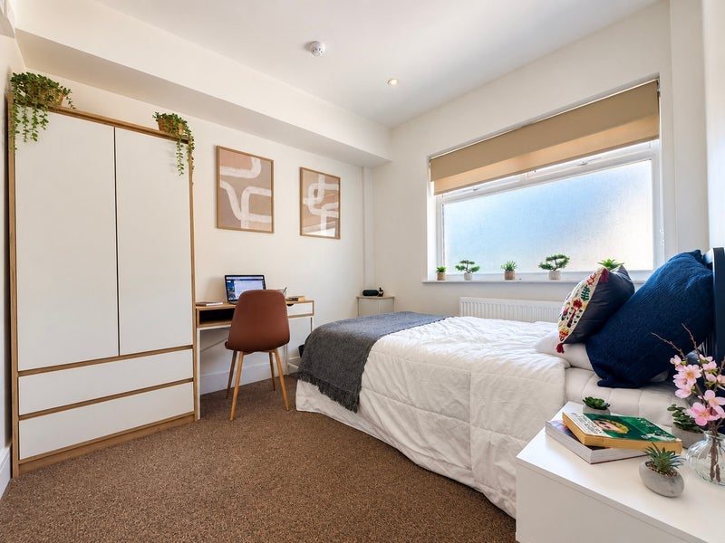 Room Pickmere Street in Warrington