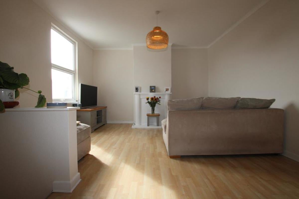 Flat Gloucester Road in Bristol